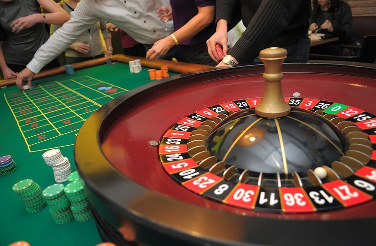 How to Place Bets and Buy Roulette Chips